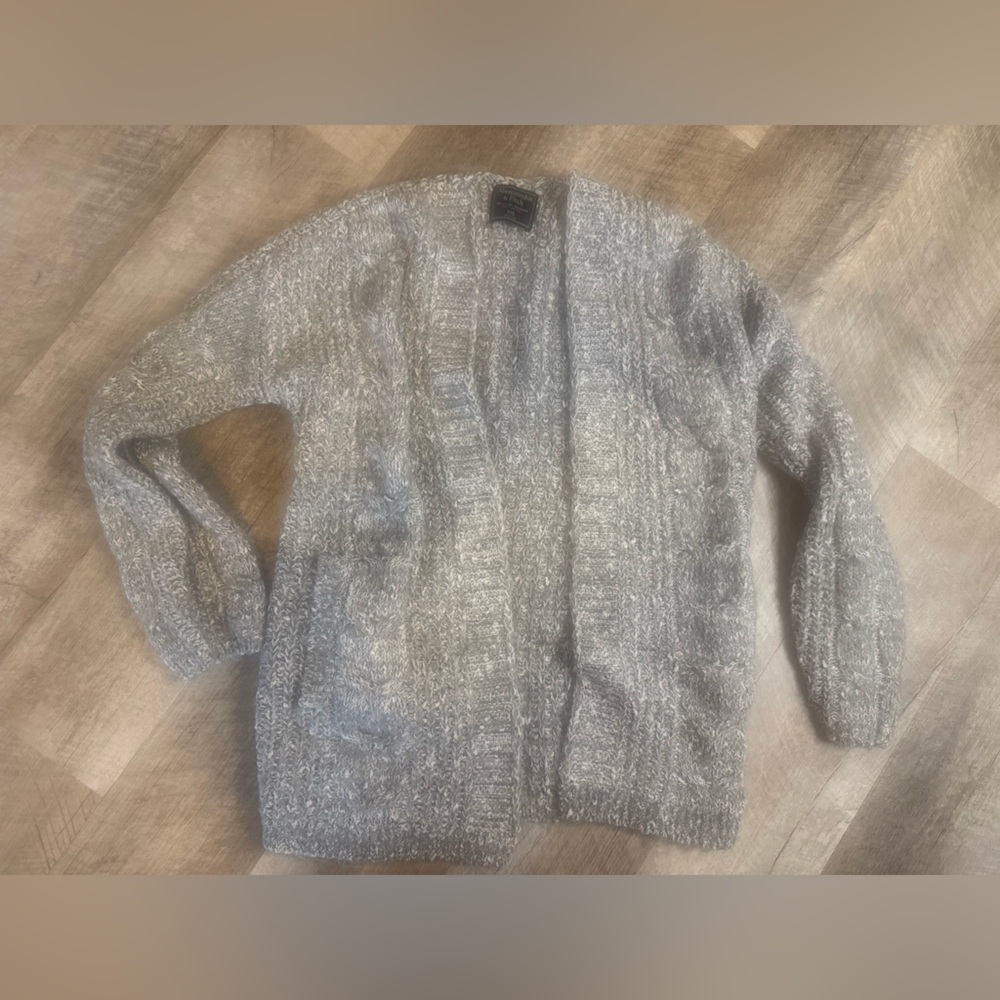 Abercrombie & Fitch size XXS grey cardigan, pockets, no buttons